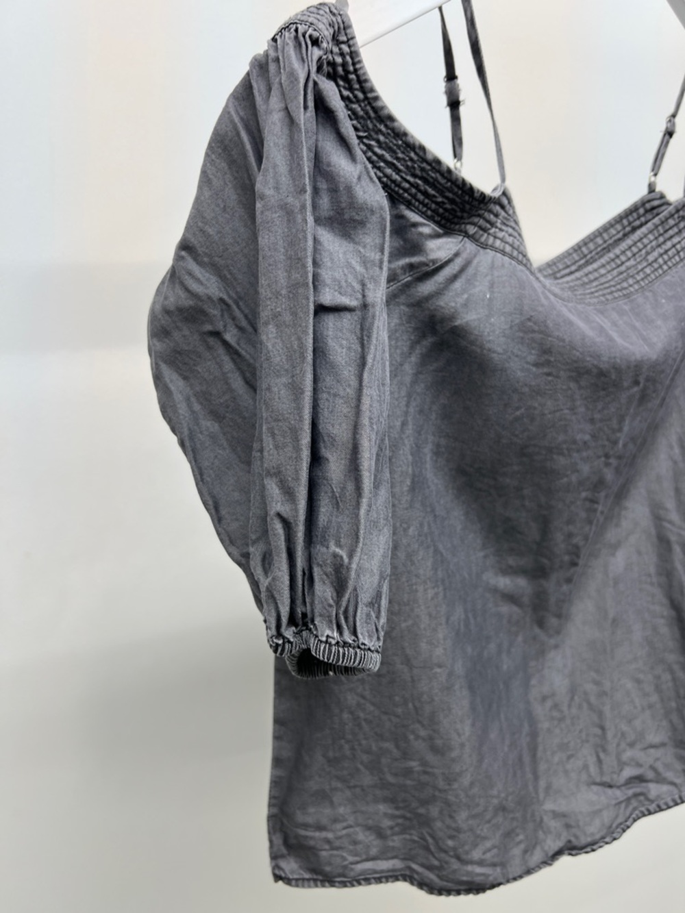 Grey Off-Shoulder Blouse with Adjustable Straps - Picture 4 of 6